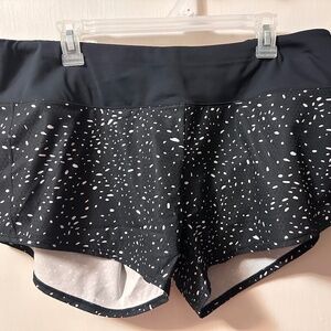 Oiselle Special Edition Roga Shorts - black night sky. Size 12